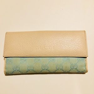 Authentic Gucci Wallet, white leather / sky blue